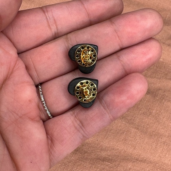 Black Heart Stud Earrings‎ - Picture 3 of 3
